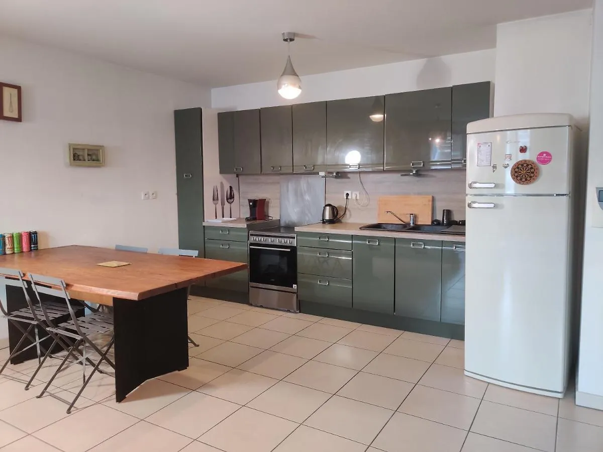 Le Village 76 M2 Climatisation 1Er Arrondissement Gare A Pied Box Parking Possible Marseille