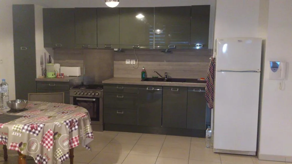 Le Village 76 M2 Climatisation 1Er Arrondissement Gare A Pied Box Parking Possible Marseille