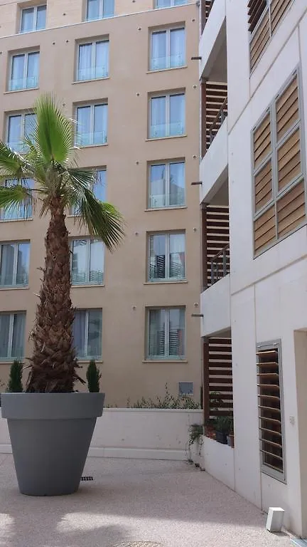 Le Village 76 M2 Climatisation 1Er Arrondissement Gare A Pied Box Parking Possible Marseille 0*,